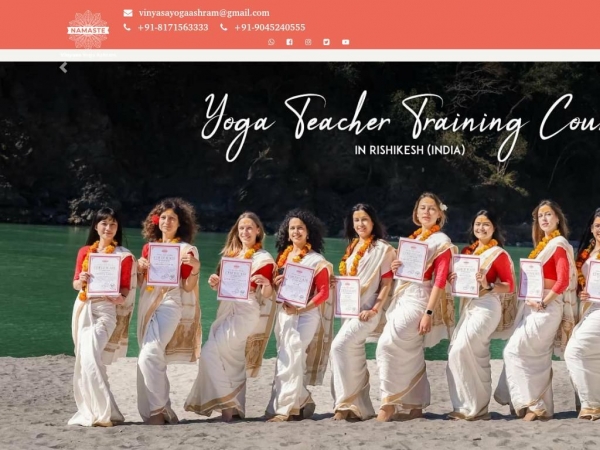 vinyasayogaashram.com